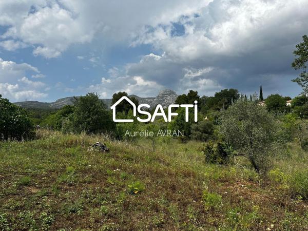 Aurelie.Avran conseillère en immobilier vous propose un terrain de 24598 m2.Une  belle et unique opportunité d'investissement sur Aubagne.