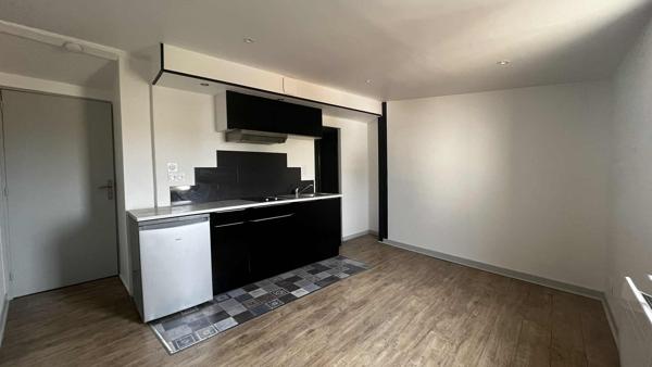 Studio
                                                                                                                                                                                                                                                                                                                        1 pièce(s)                                                                                                                                                                                                                                                                                                                              19.74  m²