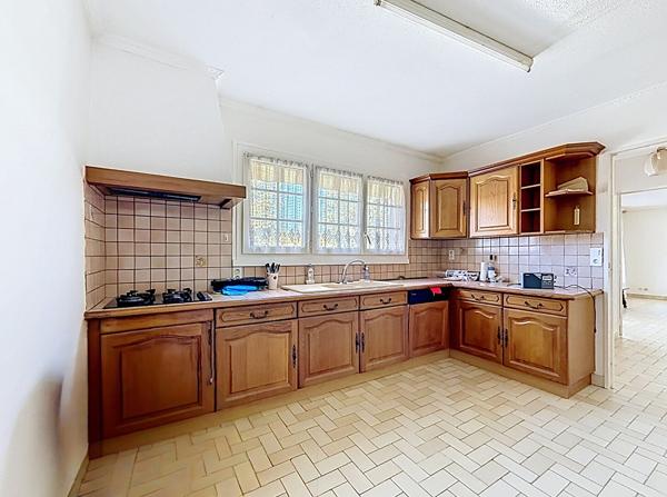 Maison plain pied de 96m2 habitable avec garage sur parcelle de 521m2 , Artigues pres bordeaux