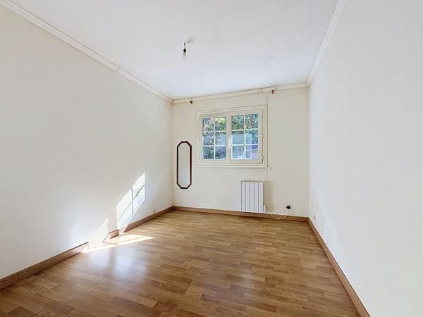 Maison plain pied de 96m2 habitable avec garage sur parcelle de 521m2 , Artigues pres bordeaux