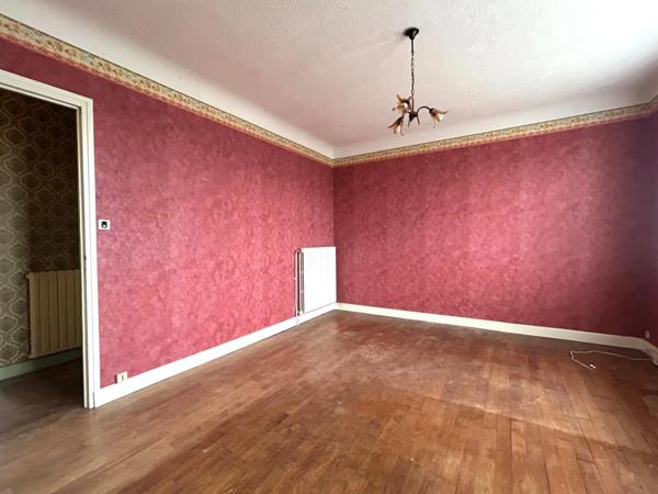 Maison de 4 chambres- fort potentiel à Meyssac