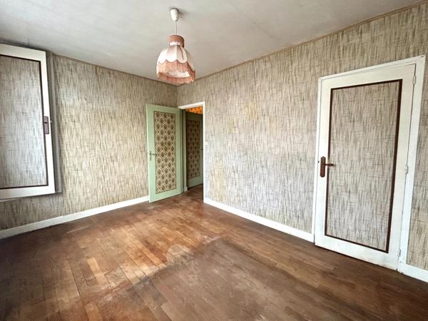 Maison de 4 chambres- fort potentiel à Meyssac