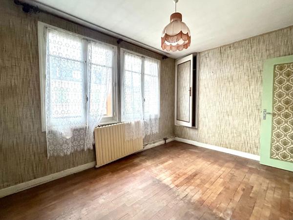 Maison de 4 chambres- fort potentiel à Meyssac