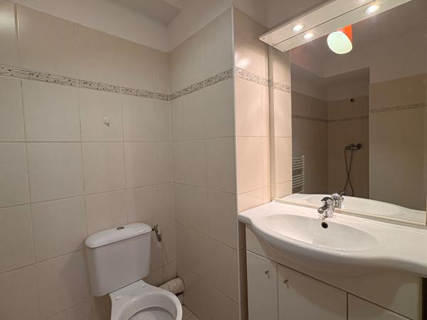 A louer studio dans résidence sécurisée avec box