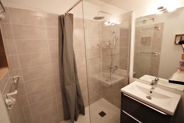 T2  climatisé 48 m² - Terrasse - 2 places parking -  FONBEAUZARD