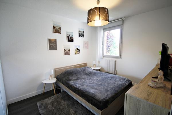 T2  climatisé 48 m² - Terrasse - 2 places parking -  FONBEAUZARD