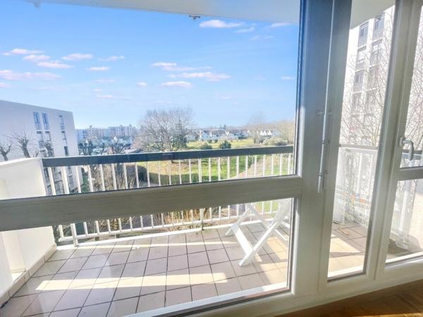 Appartement T3, 3pieces à vendre, avec balcon à LES CLAYES SOUS BOIS