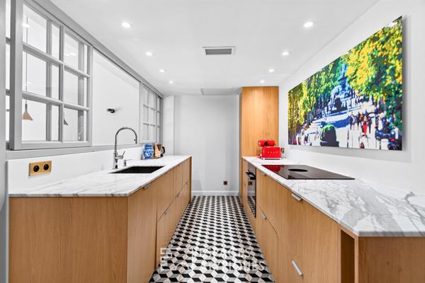Rez de jardin intimiste avec dépendance au coeur du quartier Mazarin