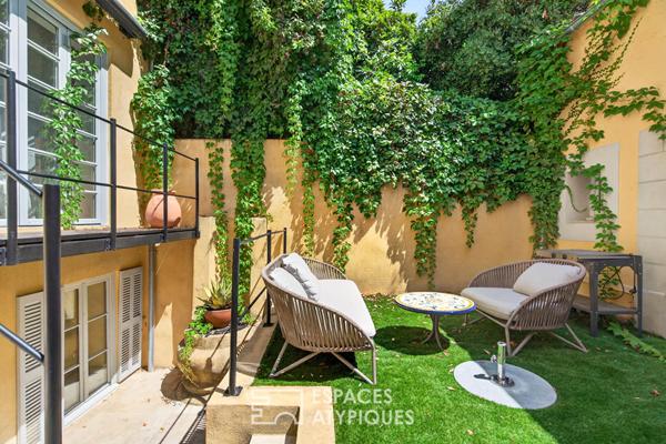 Rez de jardin intimiste avec dépendance au coeur du quartier Mazarin