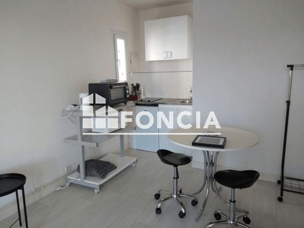 Location Studio meublé 22.23 m² - 14 RUE LANGLOIS Niort 79000
