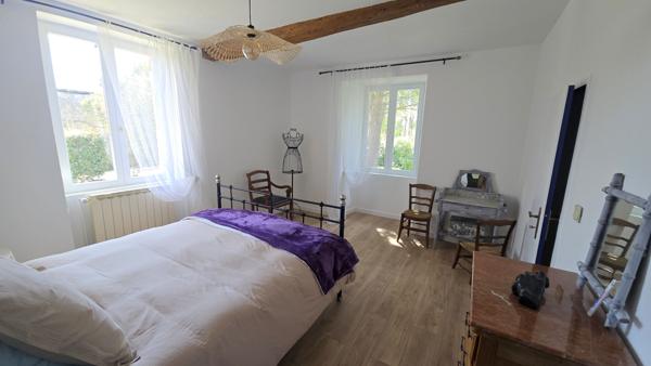 Maison L Isle Jourdain 240 m2 sur un terrain arboré de 4075m², garages, piscine, vue imprenable