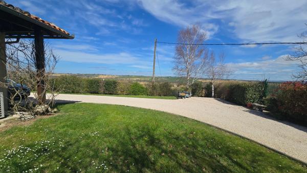 Maison L Isle Jourdain 240 m2 sur un terrain arboré de 4075m², garages, piscine, vue imprenable