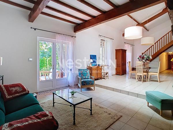 Maison L Isle Jourdain 240 m2 sur un terrain arboré de 4075m², garages, piscine, vue imprenable