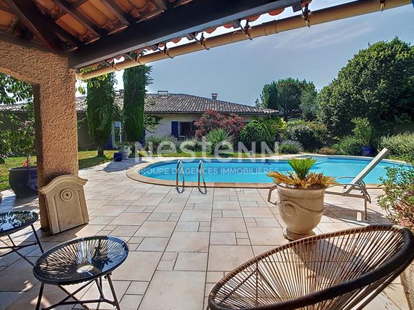 Maison L Isle Jourdain 240 m2 sur un terrain arboré de 4075m², garages, piscine, vue imprenable