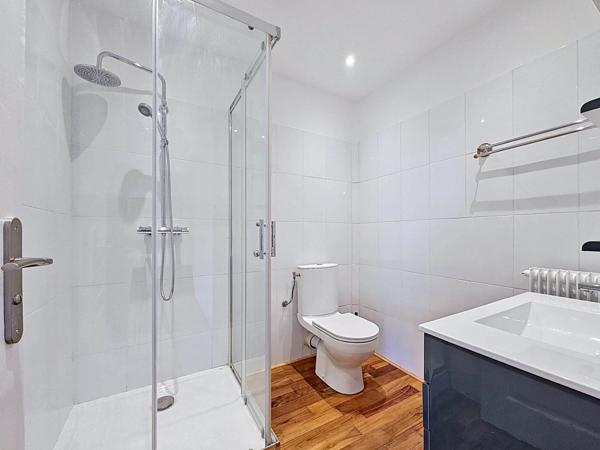 Vente                                                      Appartement
                        
                     2 pièces                                         à Cannes