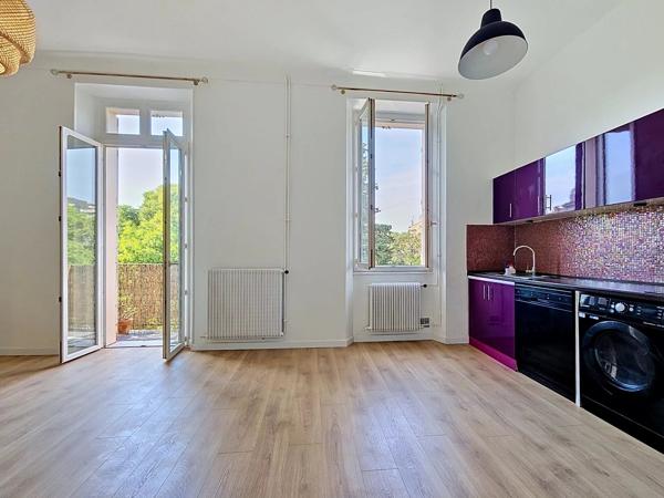 Vente                                                      Appartement
                        
                     2 pièces                                         à Cannes