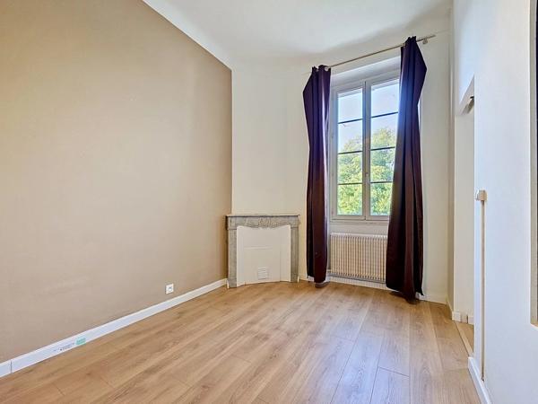 Vente                                                      Appartement
                        
                     2 pièces                                         à Cannes