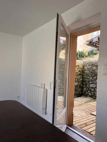 Location                                                      Appartement
                        
                     2 pièces                      26 m2                     à Rodez