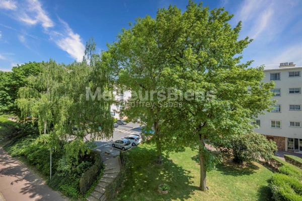 4 pièces 70 m² Immeuble ravalé