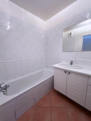 Magnifique T4 avec terrasse, piscine et double garage à Puyricard