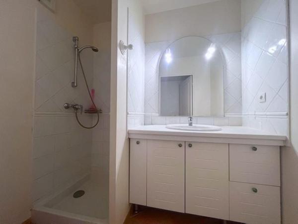 Magnifique T4 avec terrasse, piscine et double garage à Puyricard