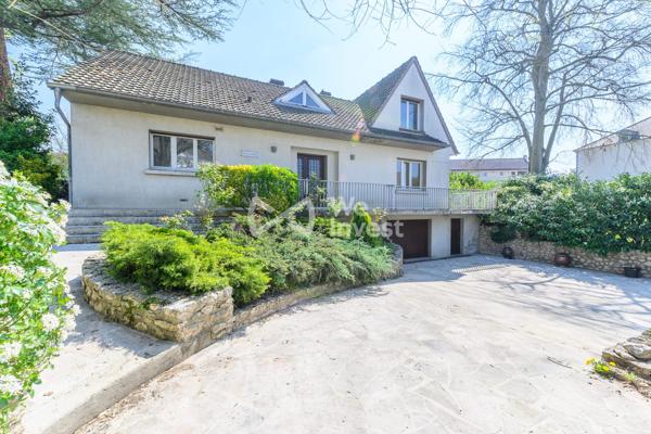MAISON INDIVIDUELLE SUR 1498 M² DE TERRAIN