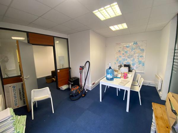 Local commercial avec vitrine 93 m² LAMBERSART