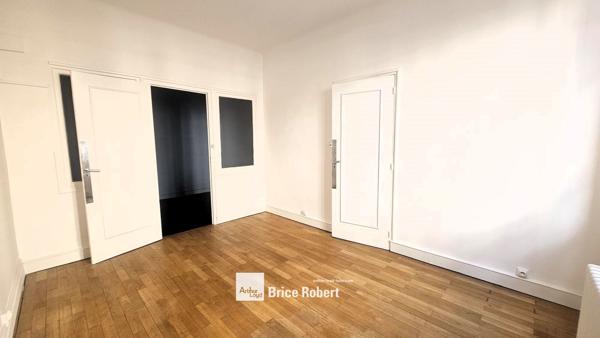 Bureaux à louer Lyon 6ème au 1er étage proche transports en commun