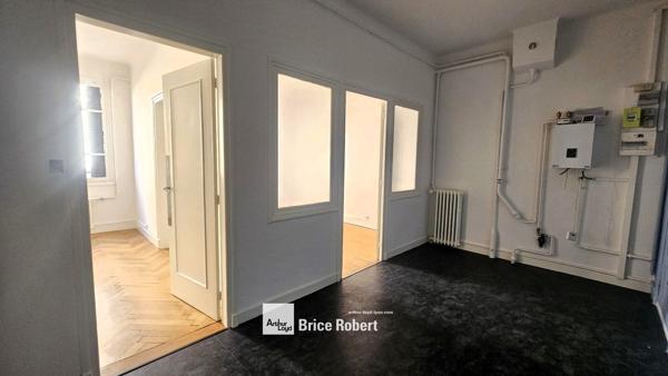 Bureaux à louer Lyon 6ème au 1er étage proche transports en commun