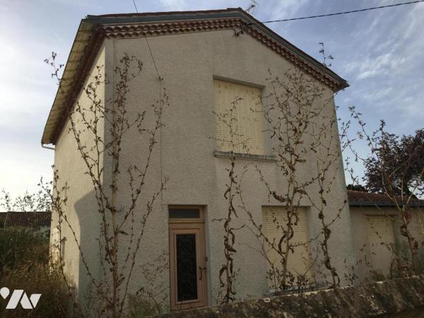 MAISON D'HABITATION EN CENTRE VILLE AVEC GARAGE ET JARDIN