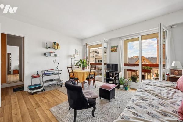 Studio et son balcon aux vues dégagées