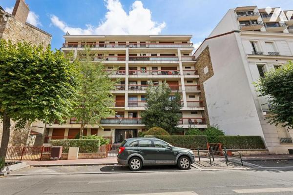 Studio et son balcon aux vues dégagées
