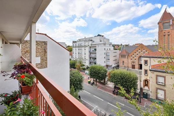 Studio et son balcon aux vues dégagées