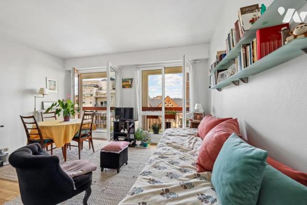 Studio et son balcon aux vues dégagées