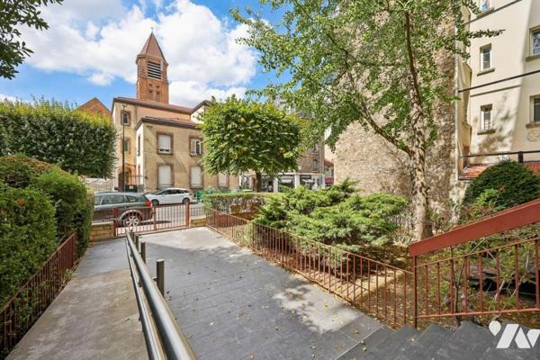 Studio et son balcon aux vues dégagées