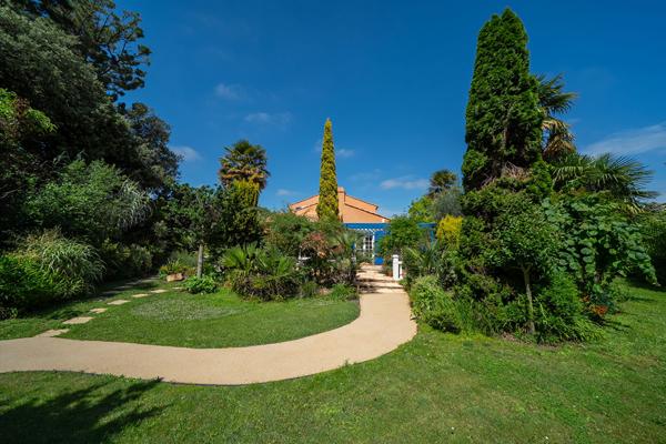 Propriété avec parc arobré