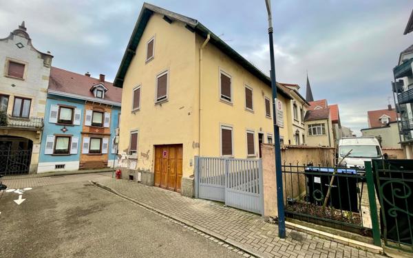 Immeuble à vendre    10 pièces • 219 m2 Bischheim