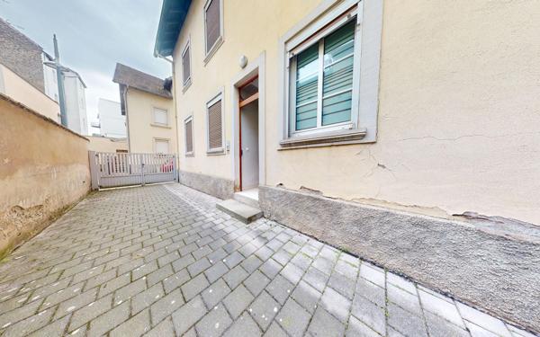 Immeuble à vendre    10 pièces • 219 m2 Bischheim