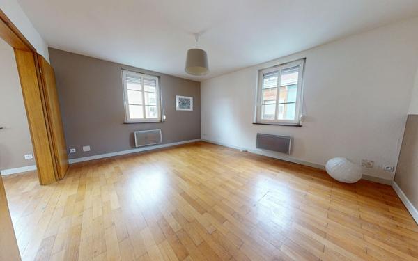 Immeuble à vendre    10 pièces • 219 m2 Bischheim