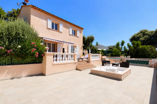 Maison avec piscine à débordement, vue Estérel et appartement indépendant ? Saint-Jean-de-Cannes