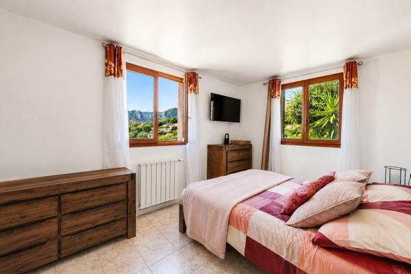 Maison avec piscine à débordement, vue Estérel et appartement indépendant ? Saint-Jean-de-Cannes