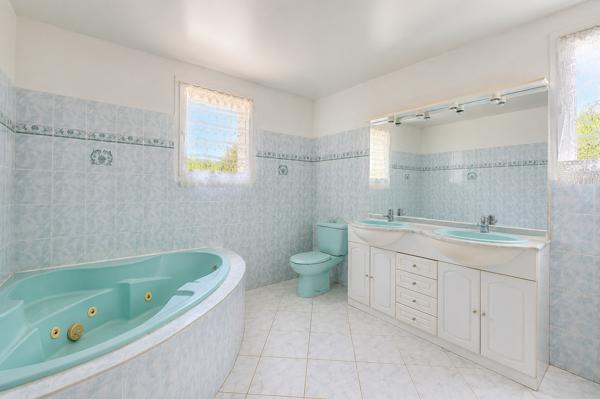 Maison avec piscine à débordement, vue Estérel et appartement indépendant ? Saint-Jean-de-Cannes