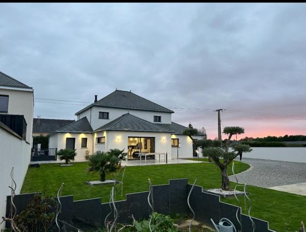 Maison d’architecte, 4 chambres 156 m2 et  dépendances