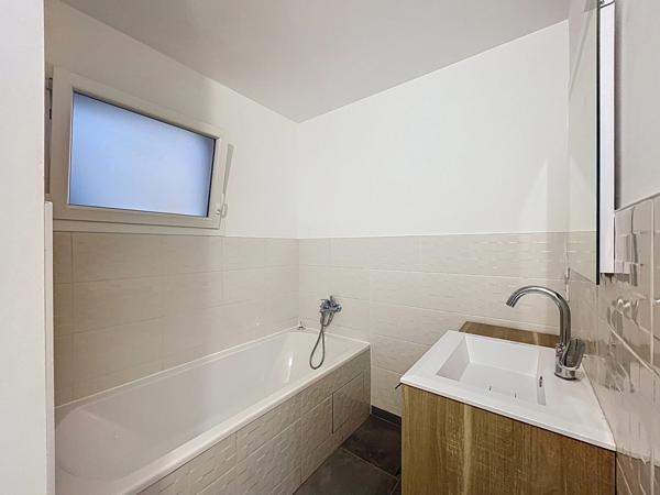 Maison à vendre 5 piècesde 90m² MONTELIMAR (26)