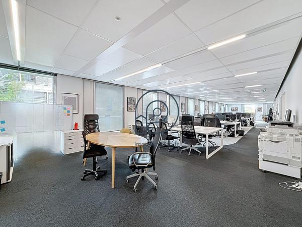 EURATECHNOLOGIES Bureaux de 440 m2 divisible en 2 lots à vendre RARE SUR LE SECTEUR