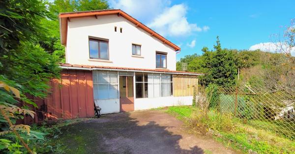 Maison de village 7 pièces avec garage et jardin proche toutes commodités