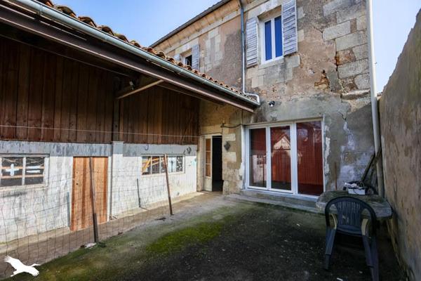 Immeuble à vendre |  Montguyon |  376 m²