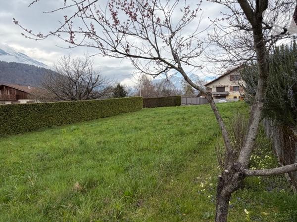 EXCLUSIVITE - VENTHON - CENTRE VILLAGE - VIABILISATION FACILE - VUE MONTAGNE - EXPOSITION SUD-OUEST