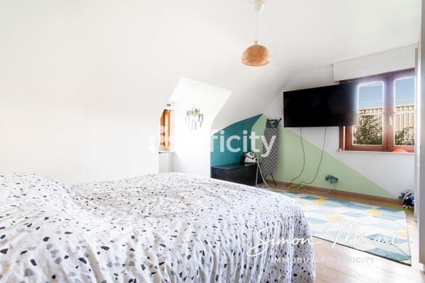 Maison
         7 pièces
        - 180 m² Exclusivité 540 000 €*