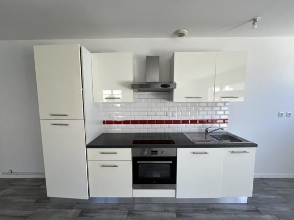 Maison à louer 780 € CC Soyaux 3 p 103 m² DPE C
